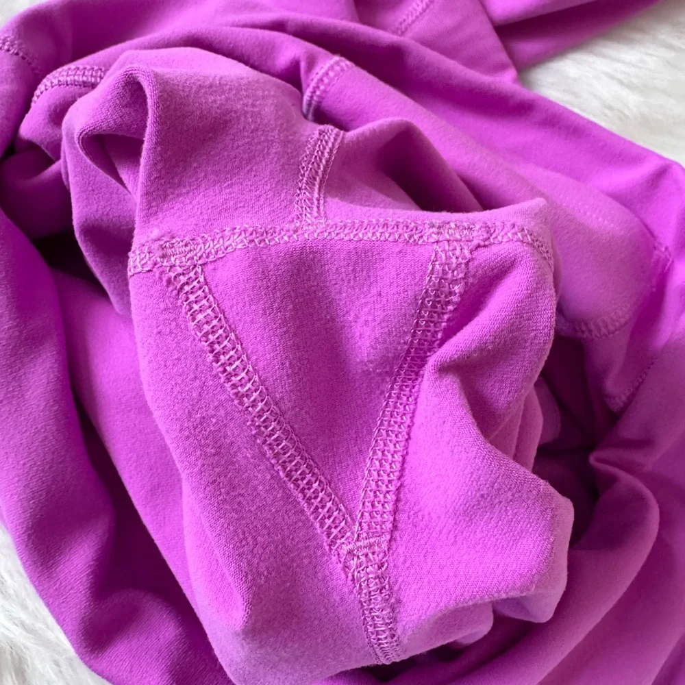 On-The-Go PowerHold® Size Small High-Waisted Legging in Electric Orchid Neon - Picture 9 of 11